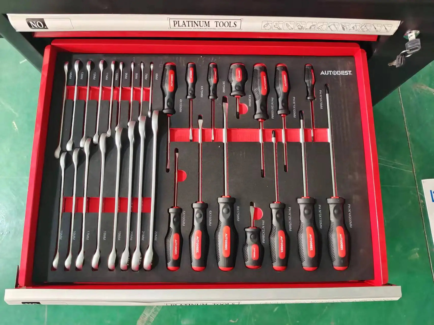 170 pcs Professional automobile repair tool set with cabinet