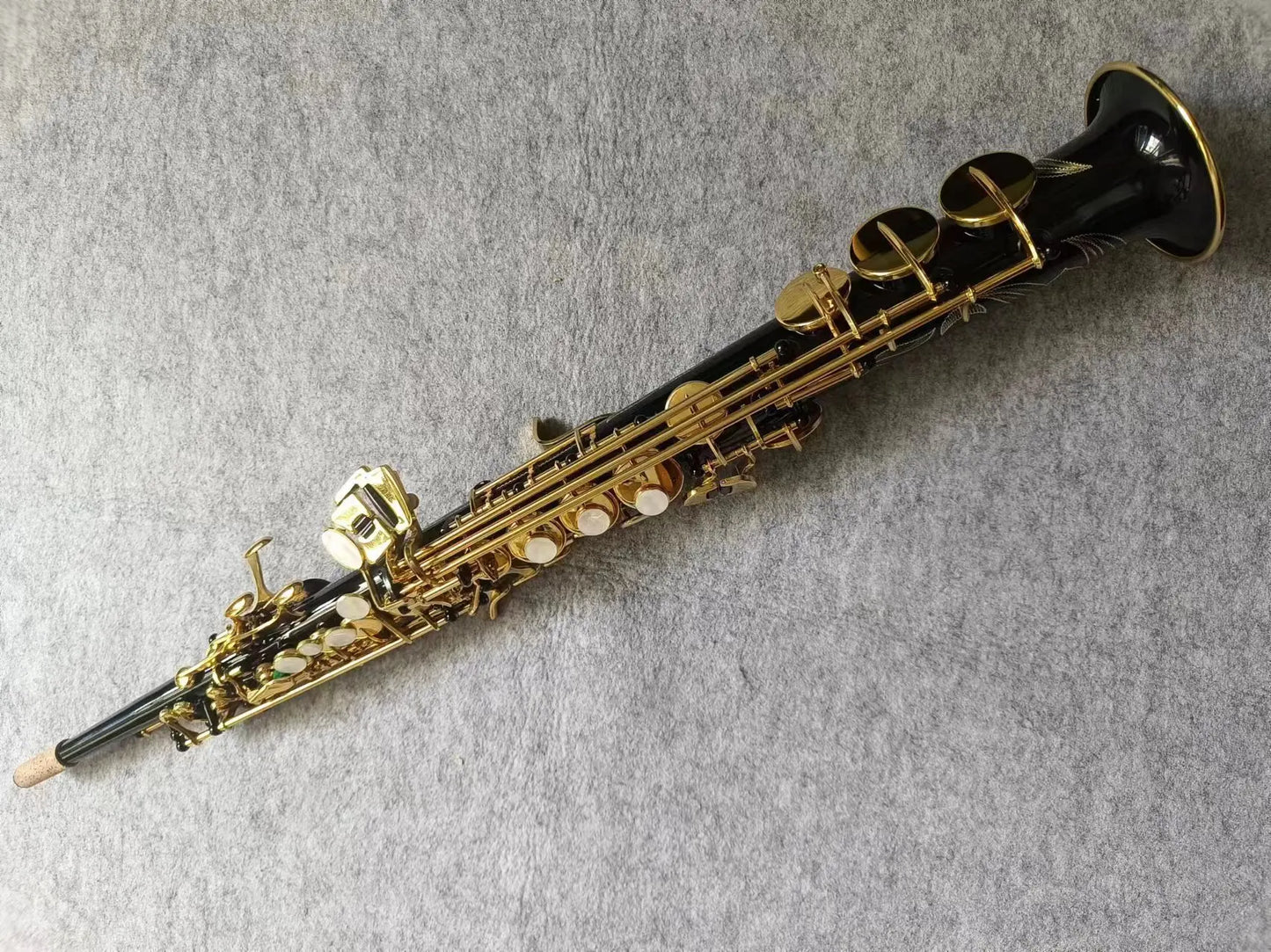 Japan 82Z Brass Straight Soprano Bb Flat Sax Saxophone Woodwind Instrument Natural Shell Key Carve Pattern with Carryi