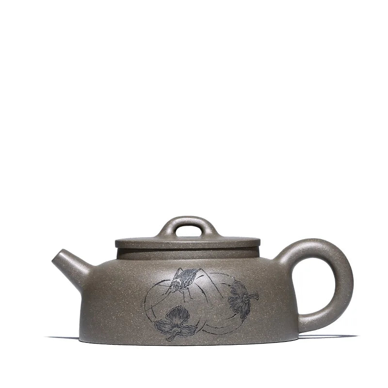 |True art engraving pure manual teapot yixing are recommended by kung fu tea green cover period of mud fish pot