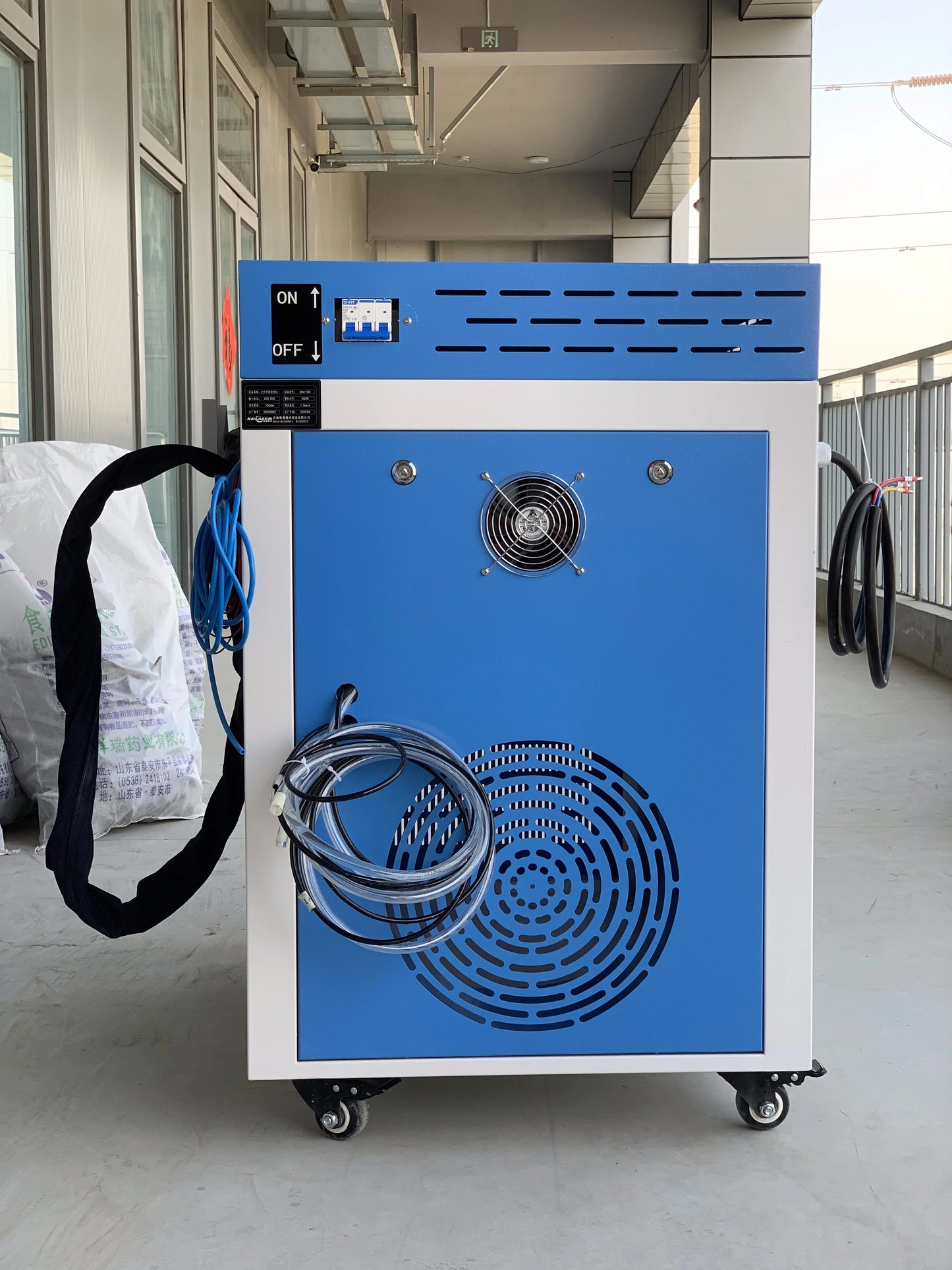 Welding Equipment 1kw 1.5kw 2kw Laser Rust Blast Cleaning Machine