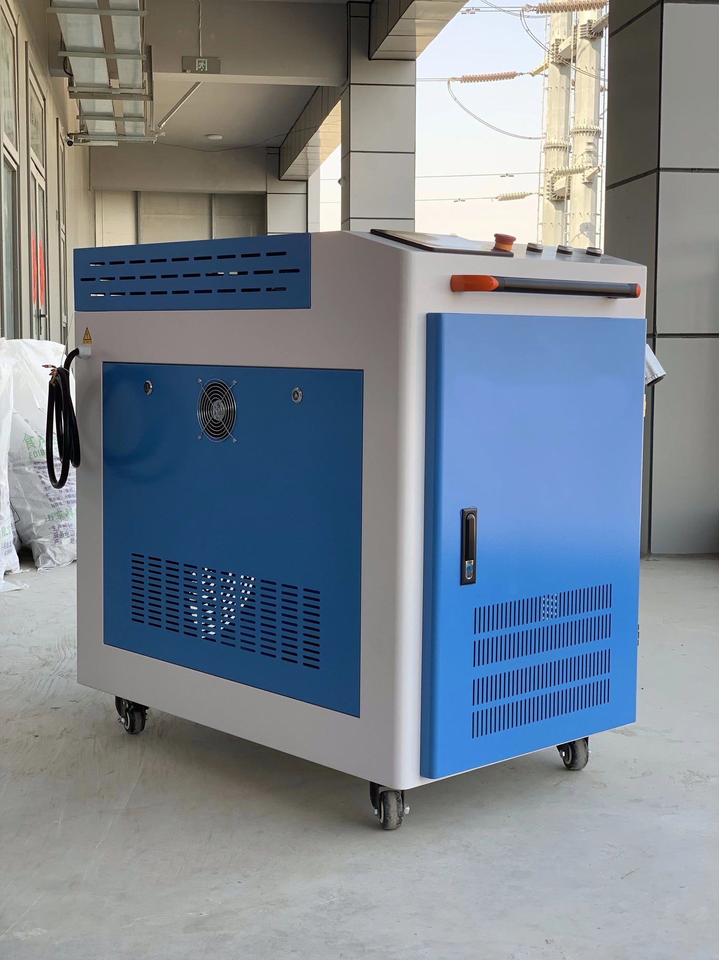 Welding Equipment 1kw 1.5kw 2kw Laser Rust Blast Cleaning Machine